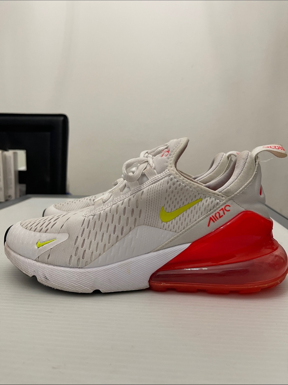 NIKE AIR MAX 270 RUNNING SNEAKERS WOMENS SIZE 8